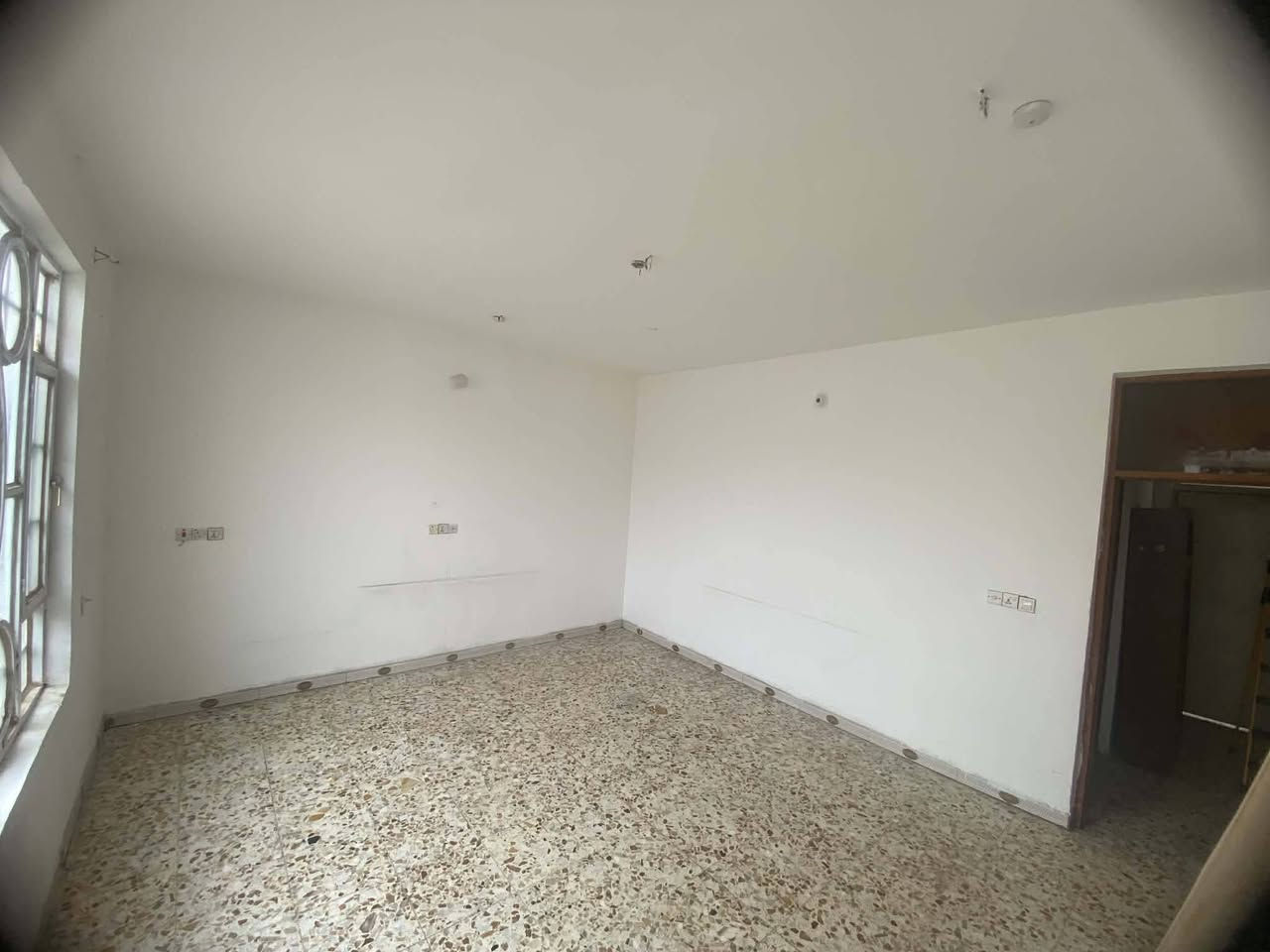 الكوت :
مشتمل مساحته 115م ركن مربع في الخاجيه شارع القسم البلدي توزيع الإعلاميين طابق واحد متكون من غرفه وهول واستقبال ومطبخ وصحيات داخليه وخارجيه بناء ستة 2017 مكانه ممتاز على ساحه وعرض الشارع 20م خدمات فول بقية التفاصيل يم صاحبه السعر 180 مليون وبيه مجال .
.


**إذا كنت صاحب هذا الإعلان وتريد حذفه لأي سبب، رجاءا أرسل رسالة إلى الدعم الفني**