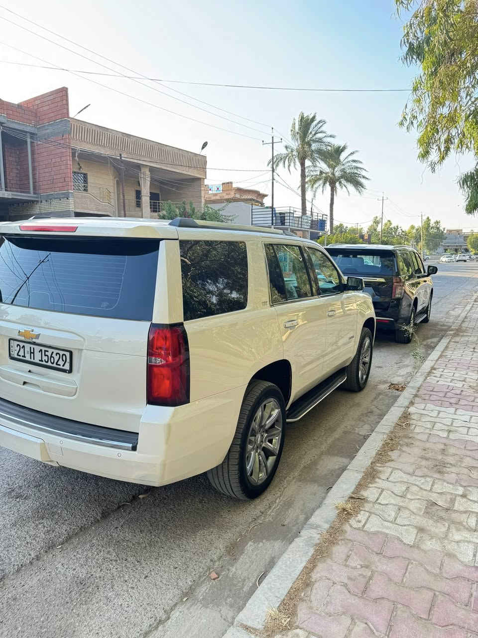 السلام عليكم تاهو خليجي وكالة المنصور فول مواصفات LTZ
معروفه مواصفاتها
كشنات جلد 
كشنات كهرباء + خزن ميموري
كشنات حار بارد 
جميع الكشنات كهرباء 
رادارات 360 درجه
حساسات امامي خلفي 
منافذ يو اس بي 
كامرة دوارة 
قاصه 
ثلاجه 
ماشية 150 الف 
فتحه 
شاشة سقف
لد نهاري 
صندوق كهرباء 
السعر 330 وبيها مجال 
السونار بالمنشور 
تخم تاير تخم دسكات حدادية جديده
السيارة كفاله عامه ماعده مكانين بارد صغار بدون شخوط بدون رصعات 
رقم سليمانية بسمي تحويل ثاني يوم 
***********
