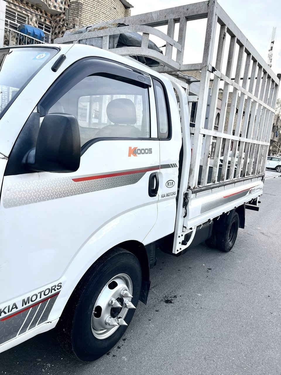 السلام عليكم ورحمة الله وبركاته
كيا فحل
موديل 2015
رقم بغداد
سياره كفاله عامه
تخم تاير جديد
صدر امامي خلفي جديد
سياره جاهزه من كولشي 
مكان السياره بغداد
السعر 135 وبيها مجال 
للاستفسار ***********
