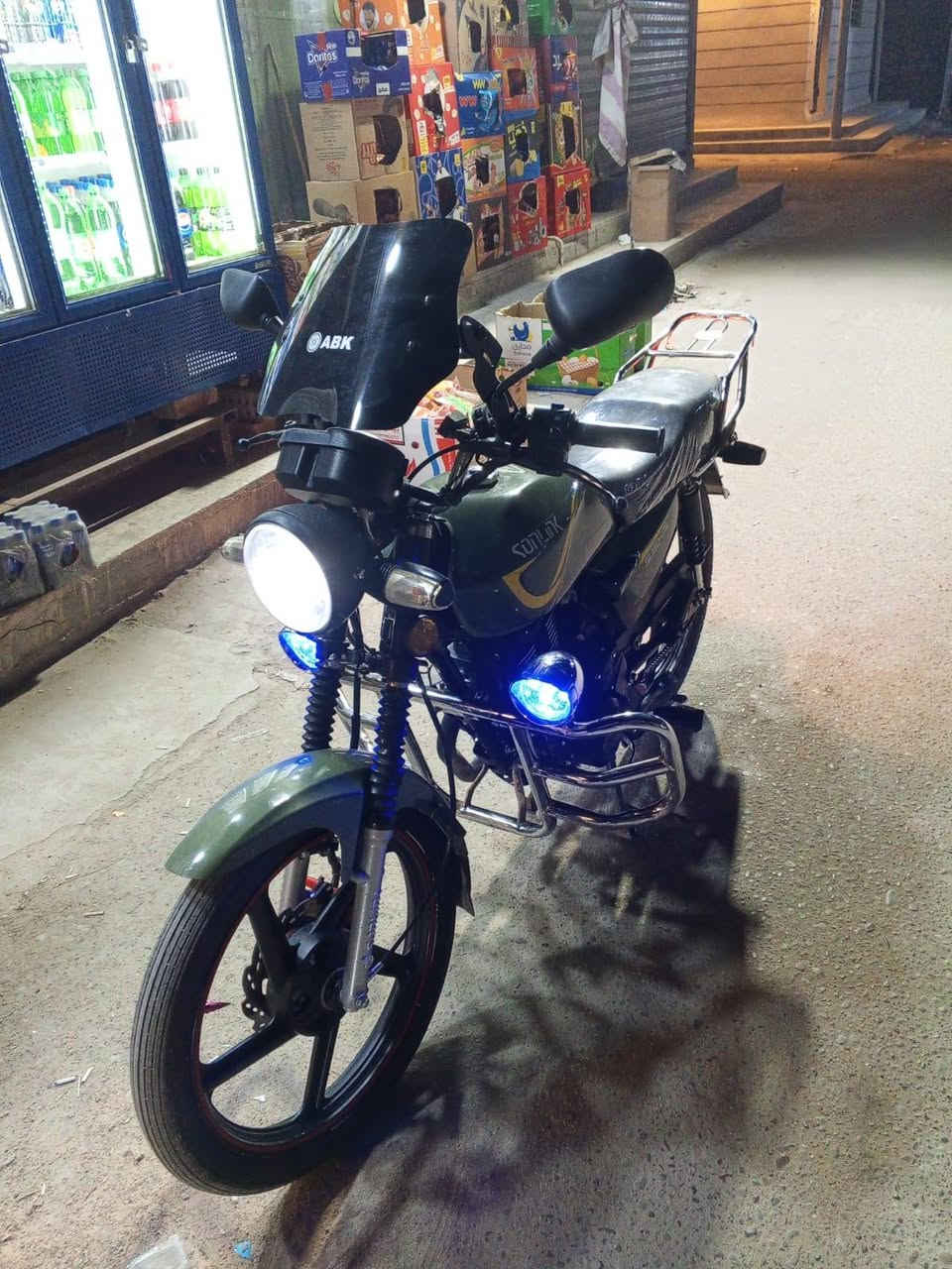 يا الله اللهم صل على محمد وال محمد 
من معرض ابو شوارب للدراجات النارية 
دراجة سولنك ماكس اصلي 2024 نازلة ب25 اوراق 25
اوراق منفيس وكمرك كاملة 
تخم تاير جديد 
عالي ناصي زنون 
نكره سلف 
مكينه مكفولة 
دبلات فول 
بيها درع واضويه زرك وجامه 
كشر وشاصي فول كدام عين 
الدراجة بحقيقه احلى من صور 
السعر 800 وبيها مجال 
مكان بغداد الغزالية شارع ضغط 
واتساب ***********
