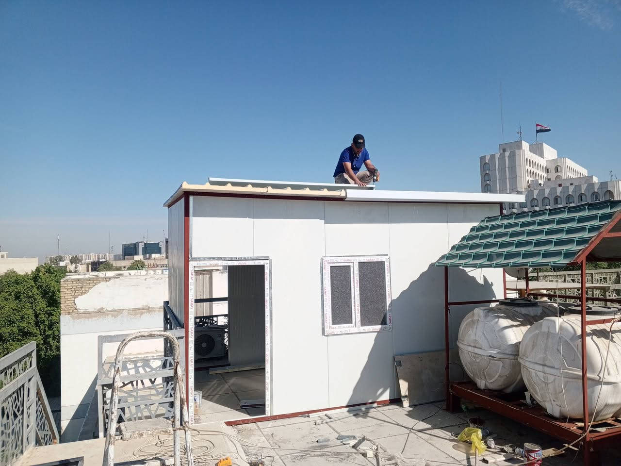 حداده بيوت من ساندويتش اللي يحب يشتغل له خليه يخابرنا على هذا الرقم***********
