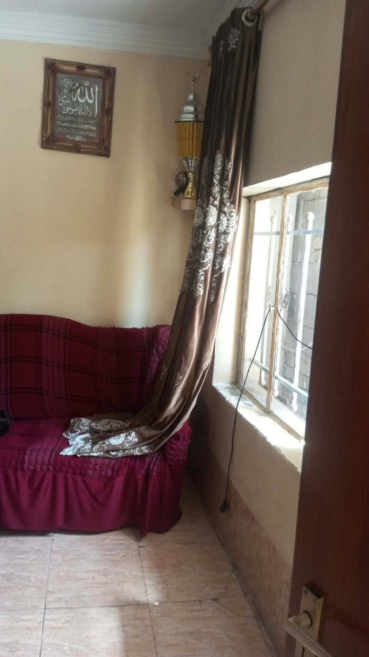 البيع ابيت في جسر ديالى اول فرع بشارع 70على يدك اليمنه ابيت نضيف البيت مساحه 150متر ابي 3قرف نوم حمامات ثنين 
***********📞
