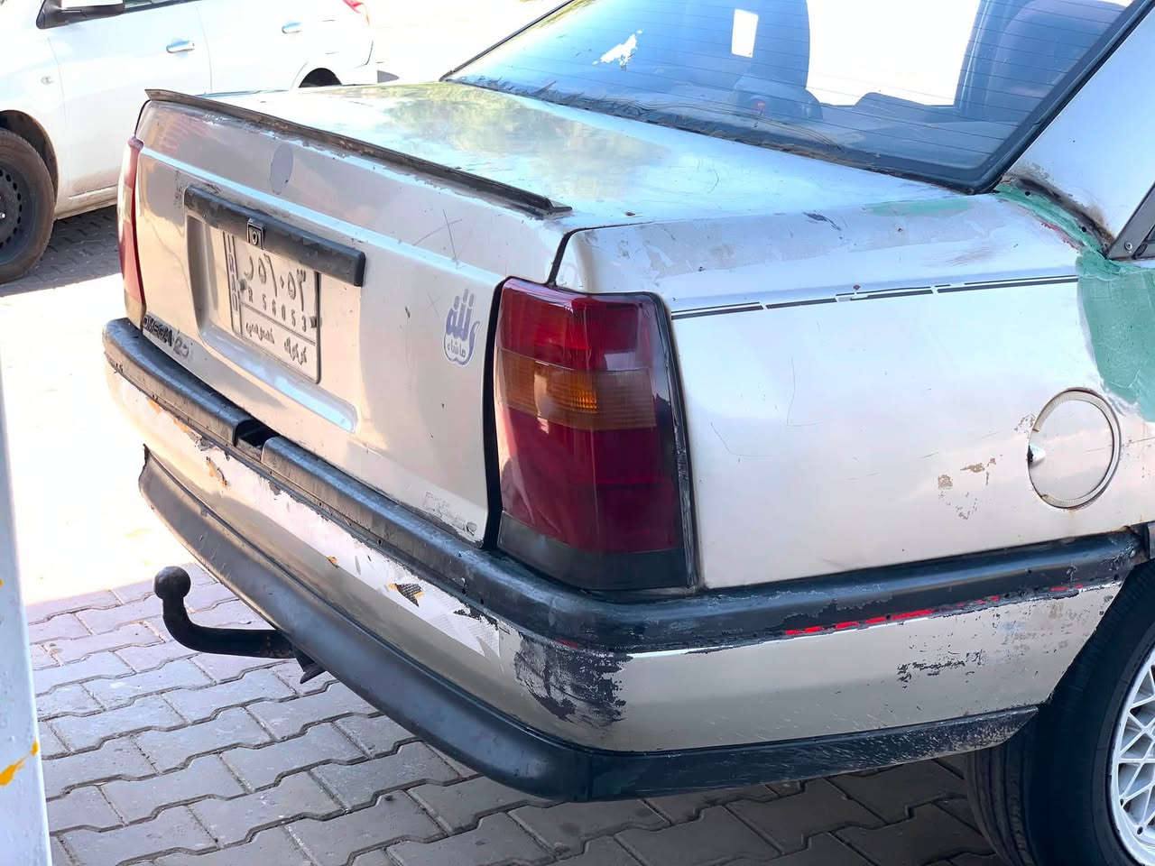 للبيع بـ سعر مناسب جدا 20$وبيها مجال
اوبل اوميكا حجم 20 
رقم كركوك مشروع وطني سنويه لحد 2028دفتر بنزين بيها (كوبون بيها ) شرط التحويل والوكاله سياره نضيفه كير مكينه صدر تايرات دبلات كله شرط سياره حلوه ومال جناي بدون اي عيب بدون ضرر حيل نضيفه 
سعرها بلاش 20$وبيها مجال 
عنوان كركوك 
***********
