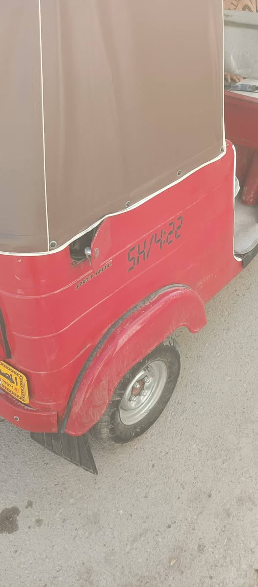 تكتك 18 البيع سعر 4300 وبيه مجال ***********
