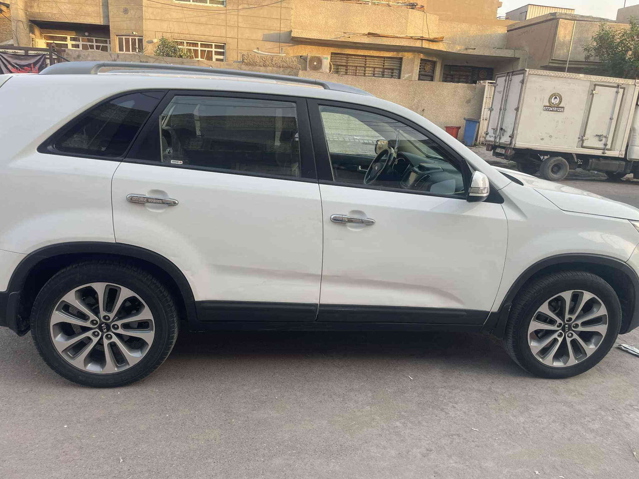 السلام عليكم كيا سورنتو للبيع موديل ٢٠١٤ خليجي اربعه سلندر مكينه كير مكفوله مواصفات شاشه تحكم ستيرن مري شفط ٧ راكب ٣ قطع تبريد داخل بيجي نضام ايكو اشاير بالمري سياره بيه مكانات صبغ ابيع حزام سونار ب منشور رقم واسط باسمي ماشيه ١٦٠ مكان سياره بغداد السعر ١٣٥ بيه مجال بصيط  الاتصال ***********
