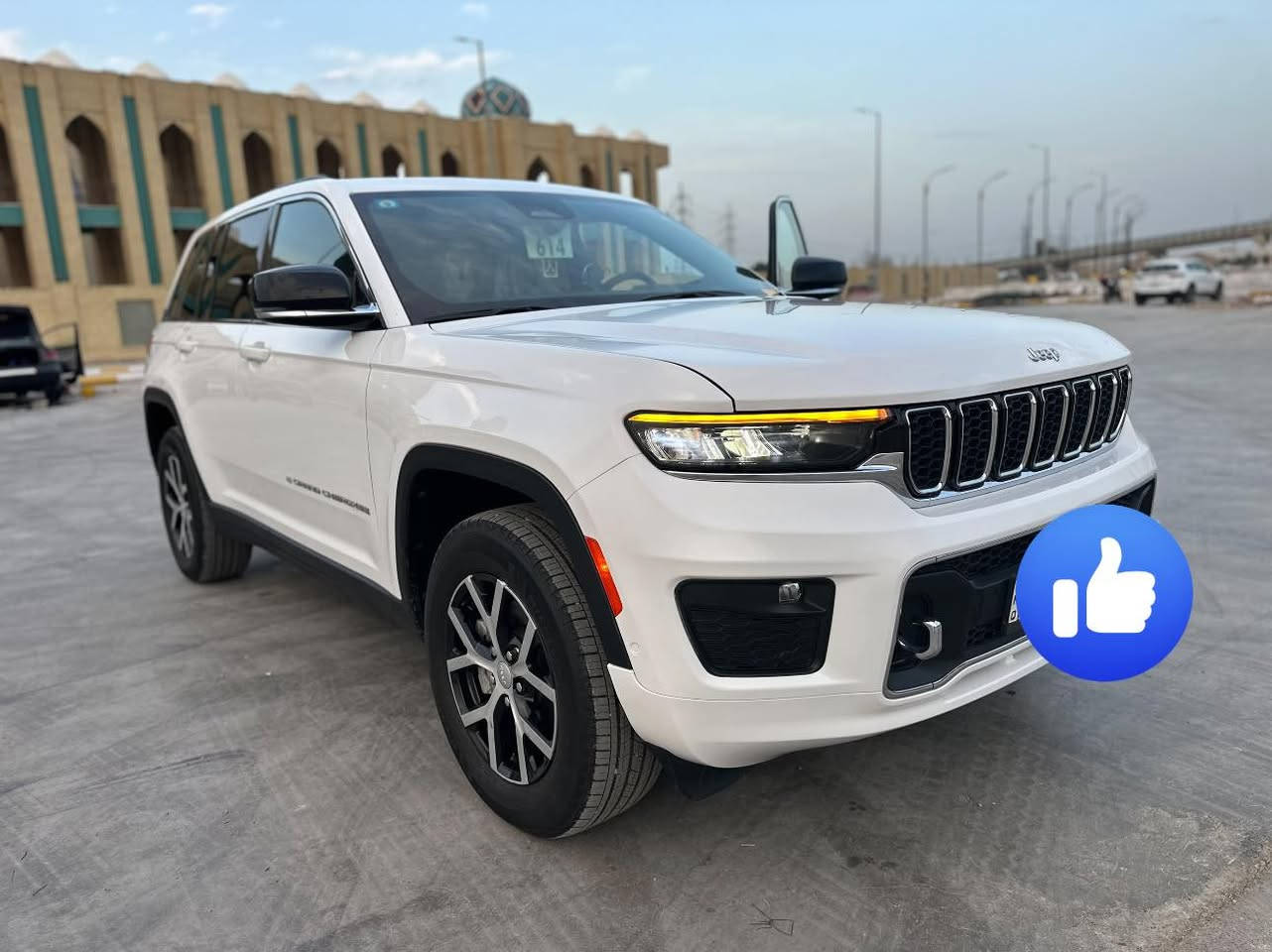 السلام عليكم 
جيب شيروكي لمتد 
Jeep Cherokee  3.6L Limite

      
ماشية 11 الف km  
رقم واسط الدولي  
المواصفات : 1/1 فول  
 • محرك 6 سلندر 3600
• السقف بانوراما طكتين
• المقاعد جلد تدفئة وتبريد 
• حساسات امامية
• حساسات خلفية
• كاميرا خلفيه 
• نقطة عمياء
• مقود السائق كهربائي
• دفع رباعي 4X4
• تشغيل عن بعد
• صندوق كهربائي
• تدفئة ستيرن
• المقاعد السائق ولراكب كهربائي
• ذاكرتين لحفظ وضعيات الجلوس 
• شاشة كبيره 8.4 انج
• نظام خاص للطرق الوعره
• المصابيح الأمامية  لد نهاري + اشاره ترحيب من الاقتراب من السيارة 
• اشاير بالمري
• نظام الملاحه Gps
• كشافات ضباب بروجكتر 
• محدد سرعة 
• نظام بريك اوتاماتيكي ( Auto break system)
• نظام تشغيل واطفاء اوتماتيكي للمحرك ( Auto start system) 

السيارة بيها دعامية سرقة  وبيها بالجاملغ جهة  السايق بيها تعديل وصبغ فقط 
السعر 330 وبيها مجال حك الجية

مكان السيارة : واسط 

 ***********
