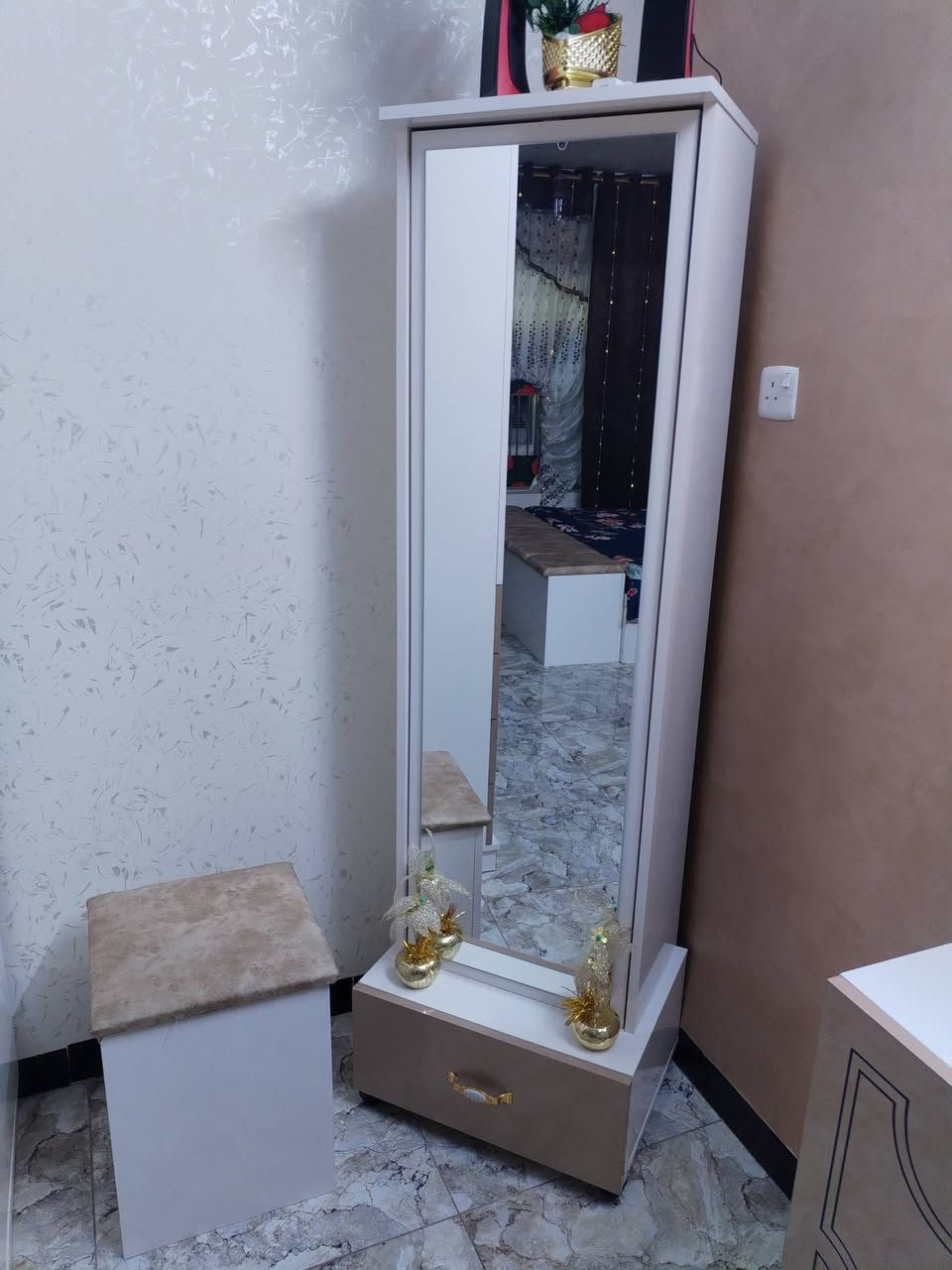 للبيع غرفه نوم تركي 9 قطع استخدام قليل نظافه95٪ سعر الجديد مالته مليونين 750 للبيع السعر مليون 800 العنوان فلوجه حي العسكري للأستفسار *********** واتساب
