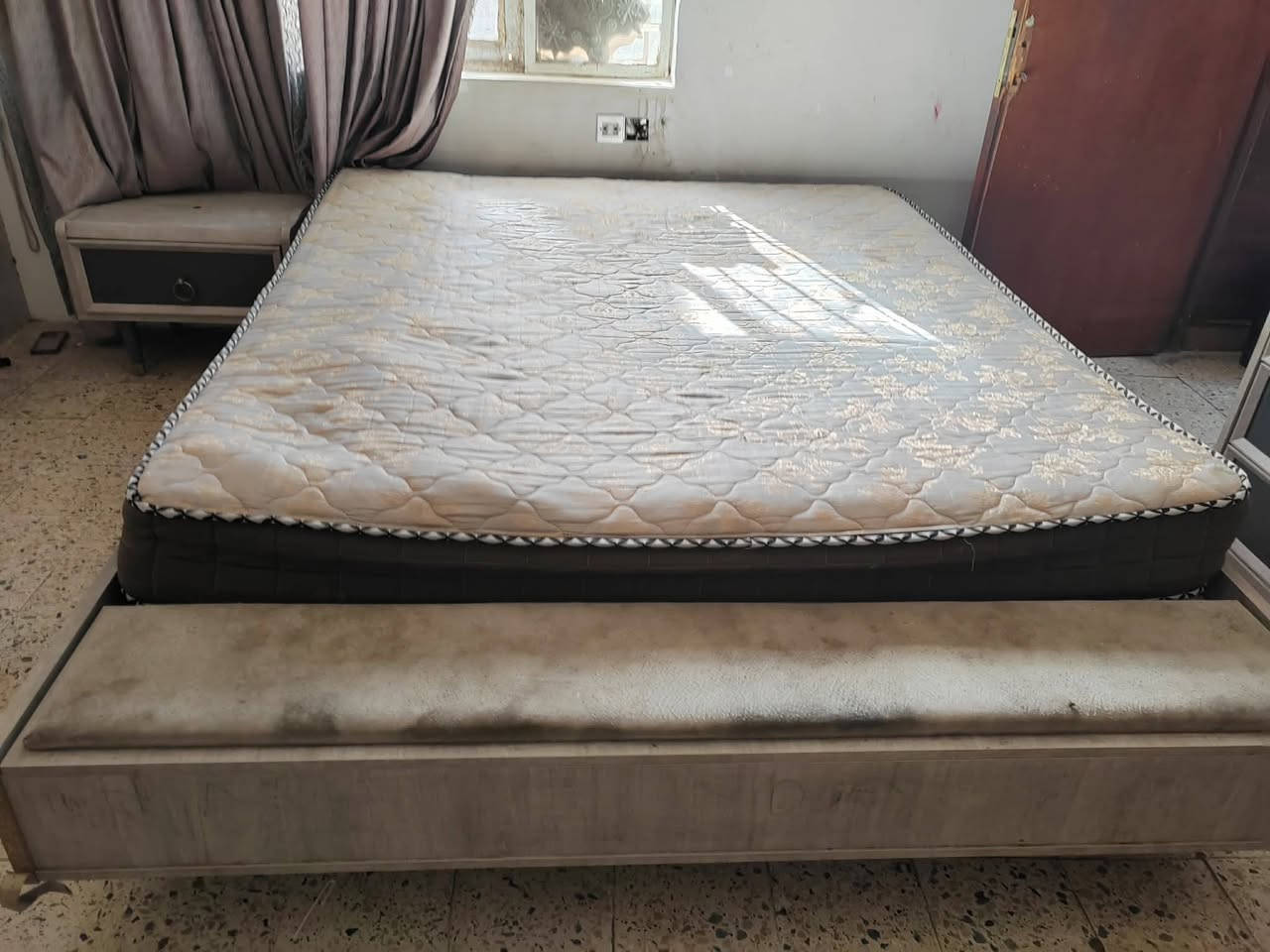 السلام عليكم غرفة نوم تركيه للبيع المكان الكاظمية الضباط السعر 400 رقم الهاتف ***********
