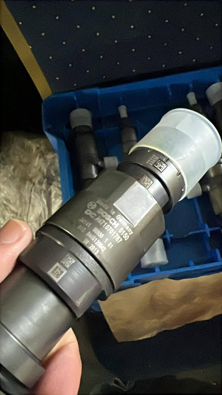 Genuine brand new diesel fuel injector 0445120642, A4710701787
#followerseveryonehighlights 
#gulfdieselengineparts


**إذا كنت صاحب هذا الإعلان وتريد حذفه لأي سبب، رجاءا أرسل رسالة إلى الدعم الفني**