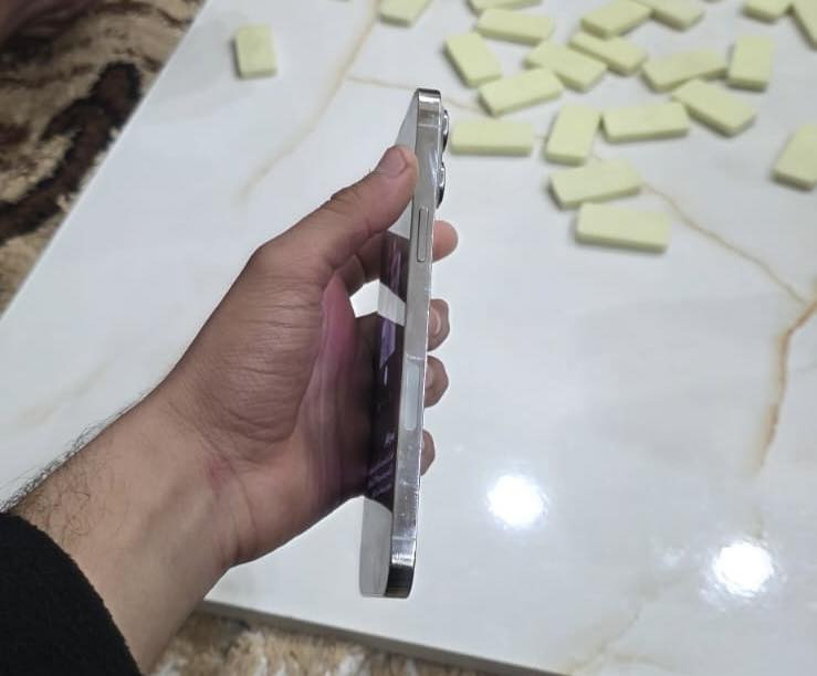 13 برو ماكس بطاريه 94 بلاديه جهاز وتر ممفتوح مكاني بعقوبه *********** سعر 600 وبي مجال لشراي
