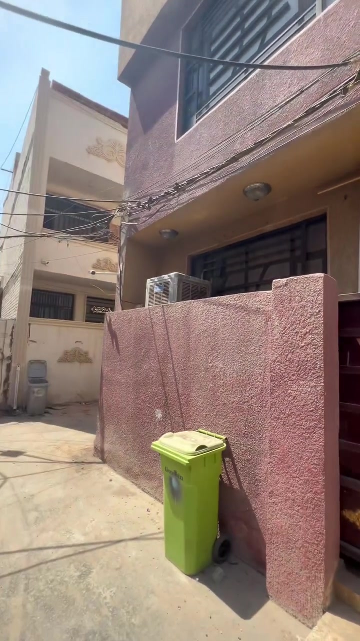 💬السلام عليكم دار للبيع طابو ملك صرف وليس زراعي ركن ثلاث طوابق المساحة الكلية (٥٧) متر الواجهة (٥.٢٠)م النزال(١١)م سنة البناء(٢٠١٦) 

1️⃣يحتوي الدار الطابق الارضي على صالة ومطبخ وخدمات ومنور 

2️⃣الطابق الاول غرفتين وخدمات 

3️⃣الطابق الثالث غرفة وبيتونة+ سطح 

⚜️ملاحظة((الدار بدون كاشي)) 

📞للاستفسار اكثر الاتصال على الارقام ((***********)) ((***********)) يوجد واتساب 
 📍(عنوان الدار سبع ابكار قرب حسينية الحجاج وقريب على الكورنيش الجديد )

