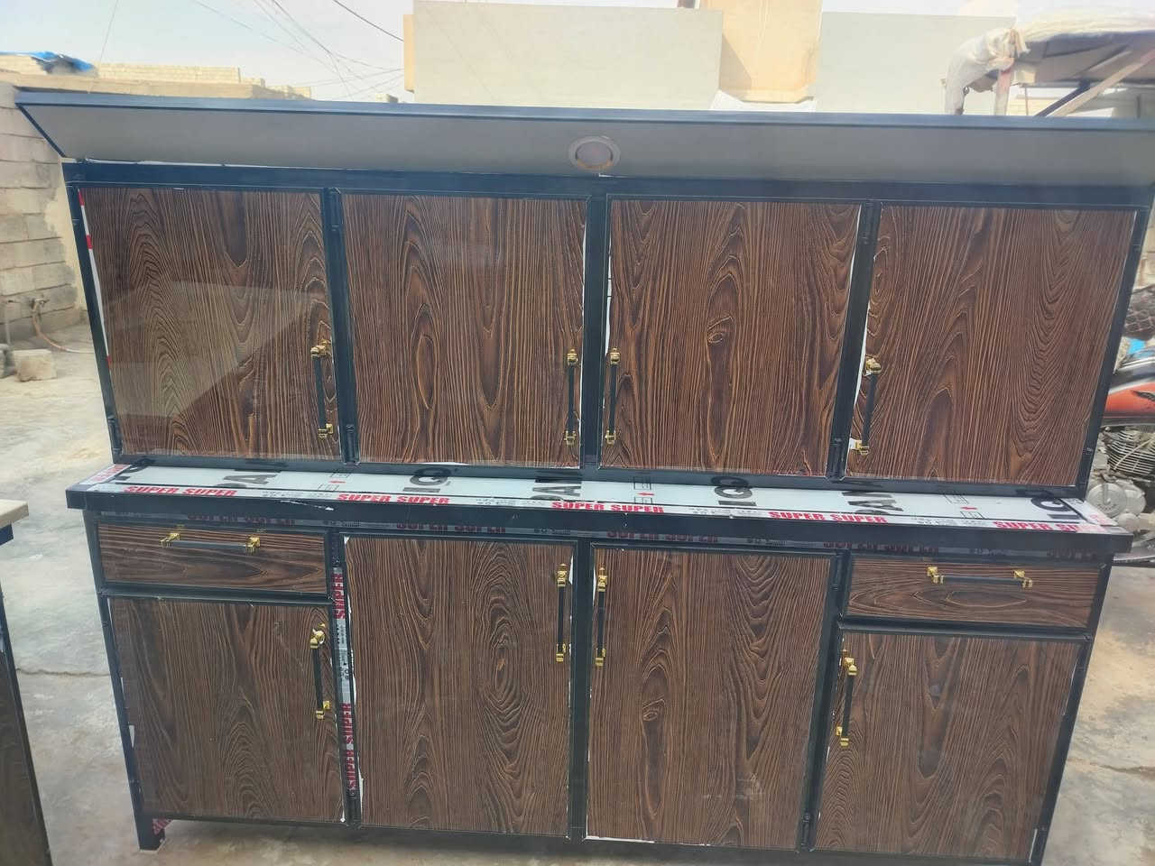 كاونتر الألمنيوم جديد مامستعمل القياس مترين والسنك متر و30 مرمر السعر 325 للتواصل ***********
