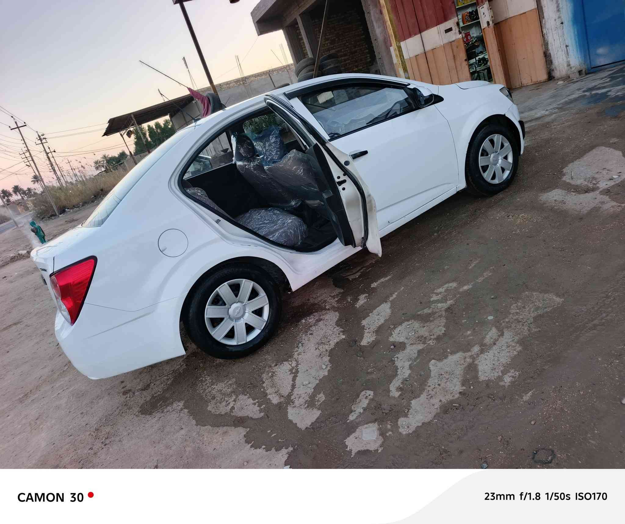 افيو ٢٠١٢ خليجي رقم دولي بسمي تحويل مباشر كير اوتو محرك ١٦٠٠ تقم اطارات تبريد ثلج 🥶🥶
ريمون تحكم عن بعد 
شاشة كبيرة 
كامرة خلفية 
محرك وكير كفاله وشرط الفحص 
مكفولة من الحادث بيه رشات بسيطة بسبب الخدوش السيارة احلا من الصور وجاهزة ما عايزة اي شيء
السعر 58 
مكان السيارة طويريج 
***********
