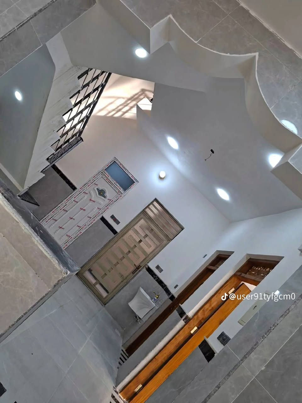 دار ١٠٠م مربع حي عبجيه شارع ١٢م مقابل سياج المدرسه ***********
