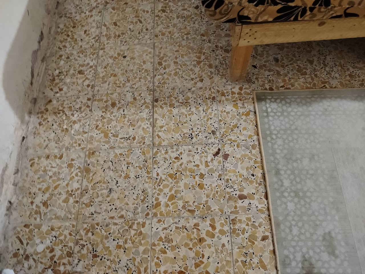 سلام عليكم بيت طابو زراعي قرار محكمه مشمول بالتطويب مساحه 200 متر غرفتين وصاله وصحيات في العباسيه خلف مطعم سيد فاضل الذبحاوي مقابل مدرسة سما النجف الاهليه للبيع السعر 30 وبيه مجال بناء بلوك والسكف عكاد ت ***********
