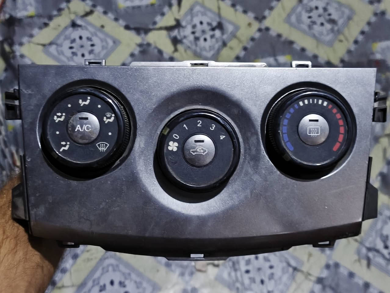 سلام عليكم 
غراض بي واي دي تفصيخ اصلي وشرط المضافه
عنوان حله كلمن وسعره  مكلف بلنشر اتصل وتدلل
***********
