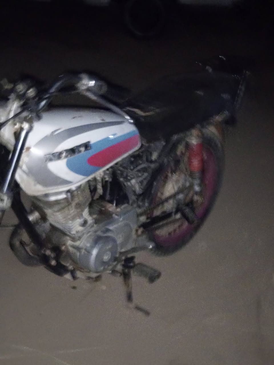 دراجه نامه البيع سعره 290وبيها مجال 

كفيلك الله امشي بيه وين ماجان 

مابيه شي


**إذا كنت صاحب هذا الإعلان وتريد حذفه لأي سبب، رجاءا أرسل رسالة إلى الدعم الفني**