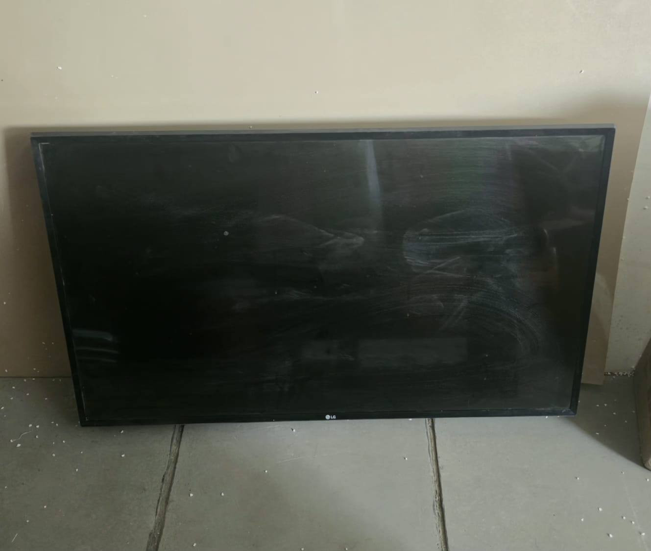 شاشة عاطله LG عطلها كسر بالشاشه ب ٢٠
ماكنة لحيم انجيكو ٢٥٠ امبير لحيم ثقيل وخفيف جديدة مامستخدمه اشتريتها ب ١٨٥ ابيعها ب ١٤٥
كاويه بوري ماء بلاستك انجيكو ١٥٠٠ واط اشتريتها ب ٧٥ ابيعها ب ٥٠
***********
