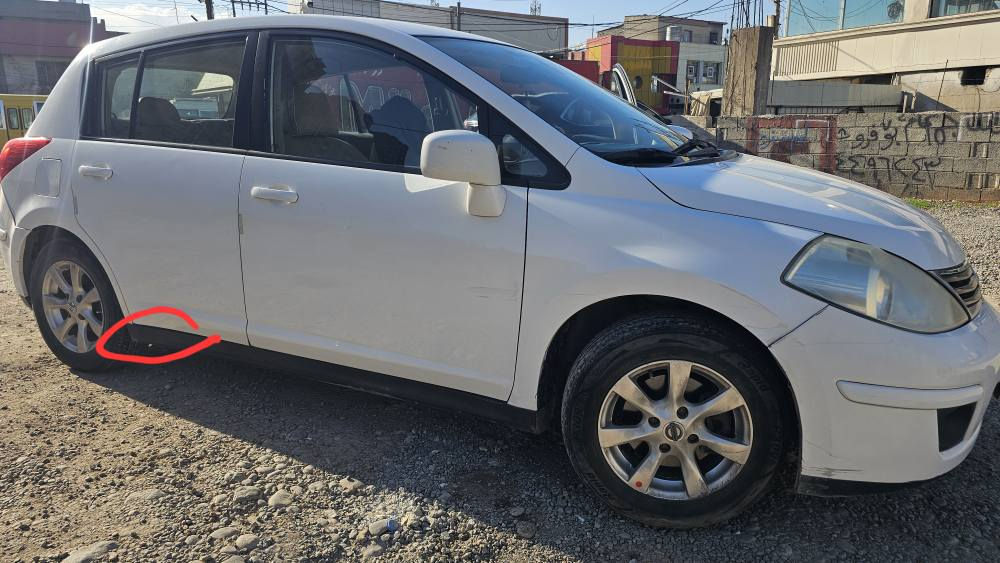 Nissan Tiida 2013
دەرگای سایەق ساردیی هەیە
دۆسەی پشت سەکن هەیتی
قۆپەکی سندوقی هەیە
*********** أربيل, العراق
