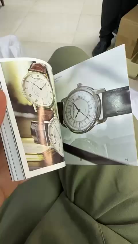 السلام عليكم شباب وينهم الي يردون اصلي فريدرك ذهب عيار18وماس شركه 52ماسه بساعه كامل مرفقات وكرنتي مختوم بيع وشراء التفاصيل اتصال واتساب ***********
