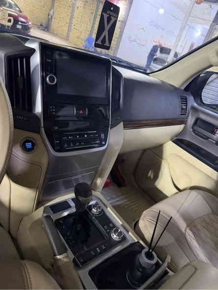 السلام عليكم للبيع تيوتا لاندكروز  2017 شركة جيهان مكفولة كفالة عامة رقم بغداد مميز باسمي بيع او امراوس بلاندكروز من موديل 22الى 25 ماشية 140 السعر 540 مع الرقم المميز مكان السيارة ذي قار قضاء الرفاعي ***********/***********
