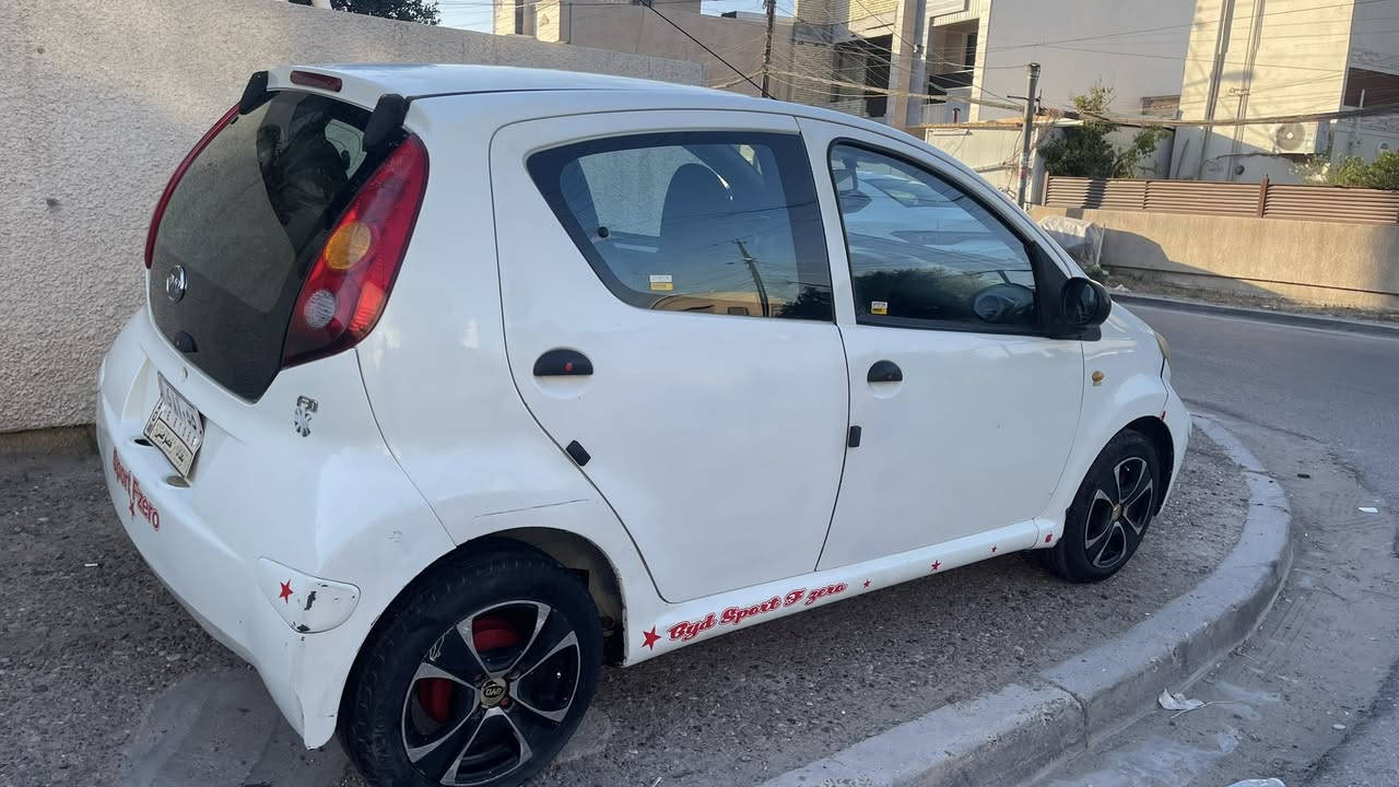 السلام عليكم. 
بي واي دي 
2012 
بغداد بسمي 
كير عادي 
مكينة وكير مكفولة 
تحويل مباشر 
مكاني بغداد حي الجامعة 
***********
السعر 30 وبيهاا مجال
