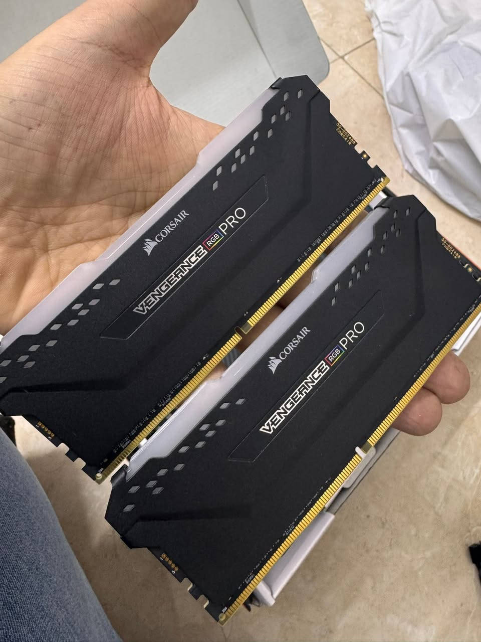 قطع مستخدم للبيع 

Corsair Vengeance RGB Pro Ram ddr4 32GB(16*2) 3600MHz.   
ب ٢٦٠ الف

Motherbord Gigabyte X570 AORUS ELITE (AM4)
ب١٥٠ الف 
Coller master ml 360L ARGB 
ب١٠٠ الف 
كل القطع نظيفه وموجوده بوكسات كل قطعه 
مكاني بغداد


**إذا كنت صاحب هذا الإعلان وتريد حذفه لأي سبب، رجاءا أرسل رسالة إلى الدعم الفني**