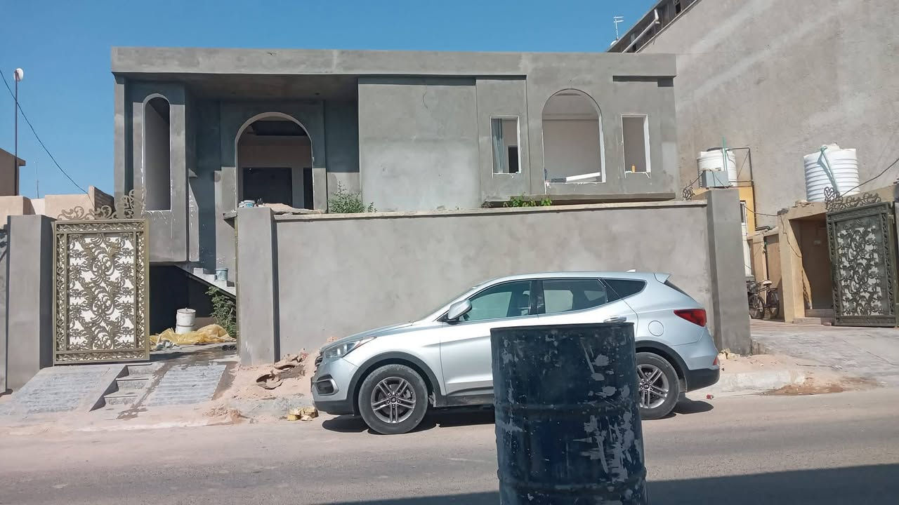 سلام عليكم المقاول ابو سيف كافت ال عمال وسعار مناسبه شقل حديثه درجه اولى شرط ول ترميم وكافت ال ال عمال هاذه رقمي للتواصل مكاني البصره الزبير ***********
