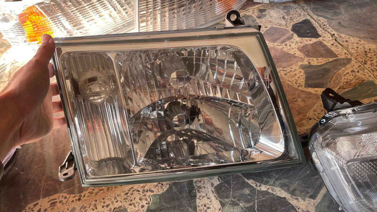 السلام عليكم غراض لاندكروز 2003ال2007/
بك لايت جهته السايق  50
لايت جهت اليمنه 50
شباك 40
***********
