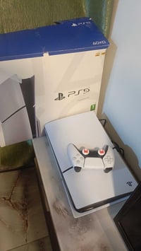 بلايستيشن • مستعمل ٣شهور • نظيف