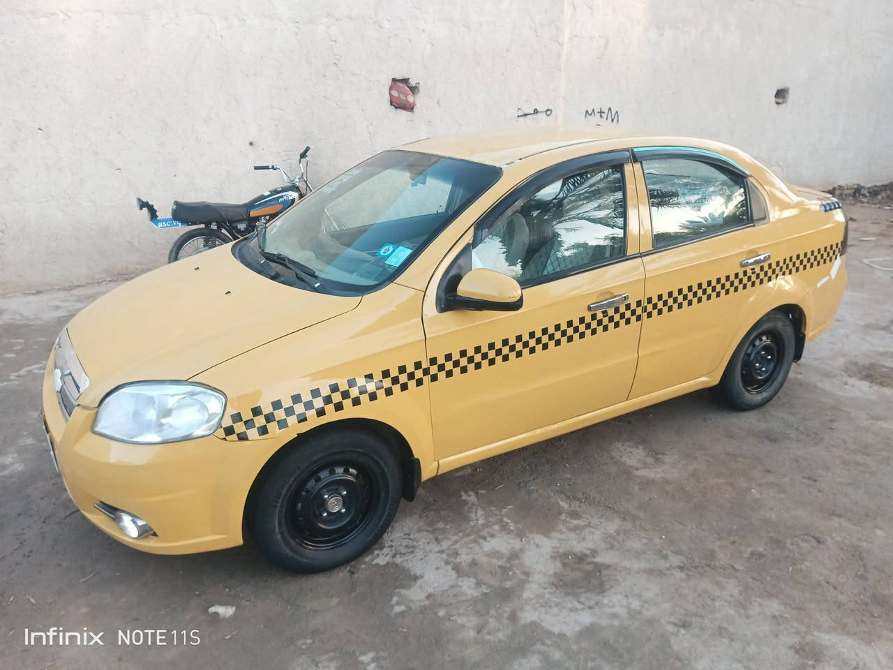 السلام عليكم افيو للبيع مديل 13 مكينه وكير وحداديه وكرهبايات تخم تاير كله جديد سنويه صارله شهر من صقطت السياره خليجيه رقم نجف مداور ثاني يوم رقم دولي جديد السياره بيه طخه موضحه بل صوره كير اوتماتيك جاهزه من كلشي سعره 58 مكان السياره الدوانيه غماس مراوس اراوس حسب القناعه *********** بي واتساب
