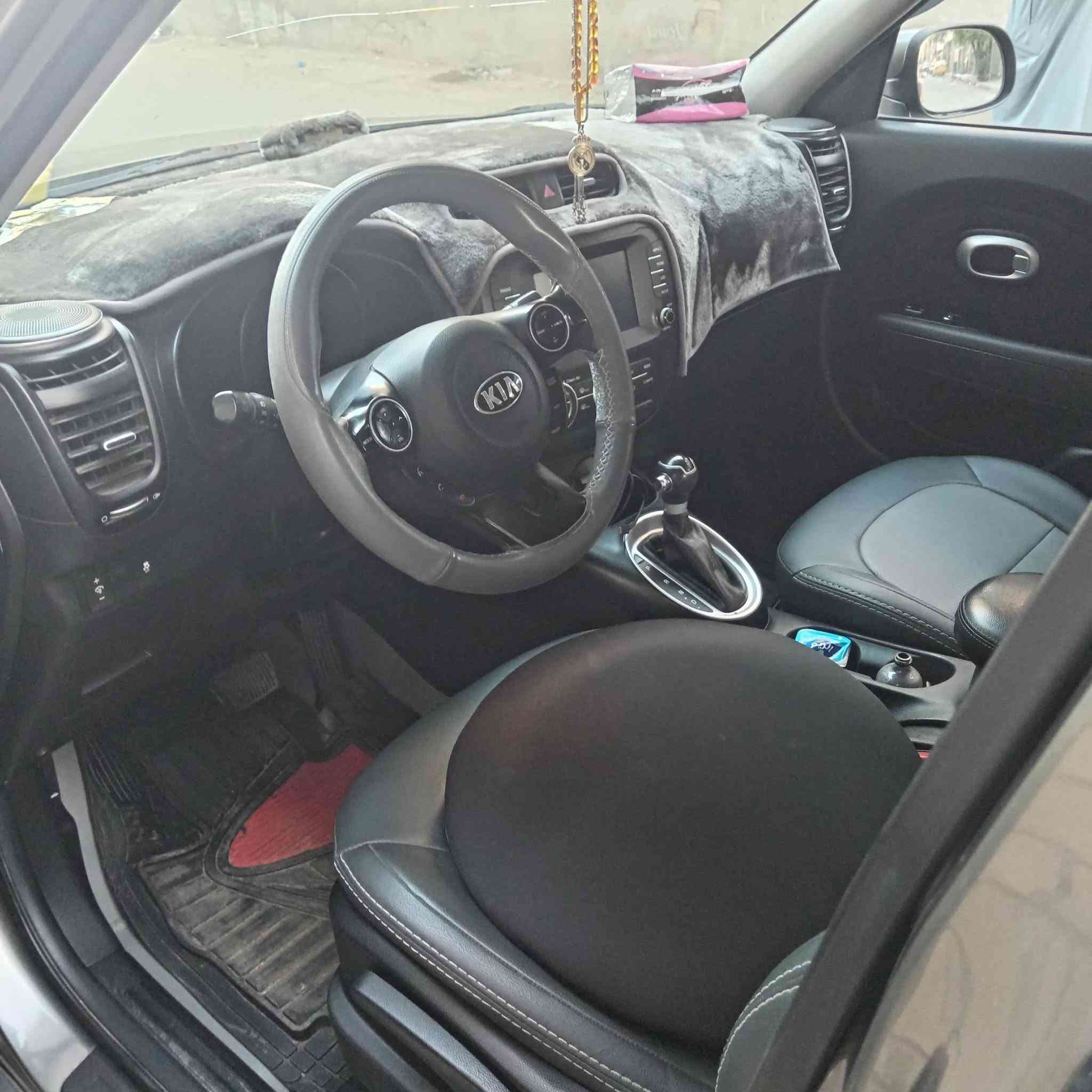 كيا صول رصاصي 2018 ثلاث انضمه قياده شاشه كبيره محرك ٢٠٠٠ سياره جاهزه وارد أمريكي ضربتهه باب وجاملغ خلفي وجاملغ أمامي يمين مصبوغ رايده ١٢٥ ورقة وبيع مجال بسيط رقم بغداد اتصال على هذا الرقم ***********
