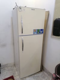 ثلاجة • للبيع