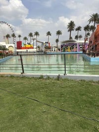 شقه  في مجمع الايادي السكني (قرب معمل بسكولاته )مؤثثه اثاث كامل للايجا...