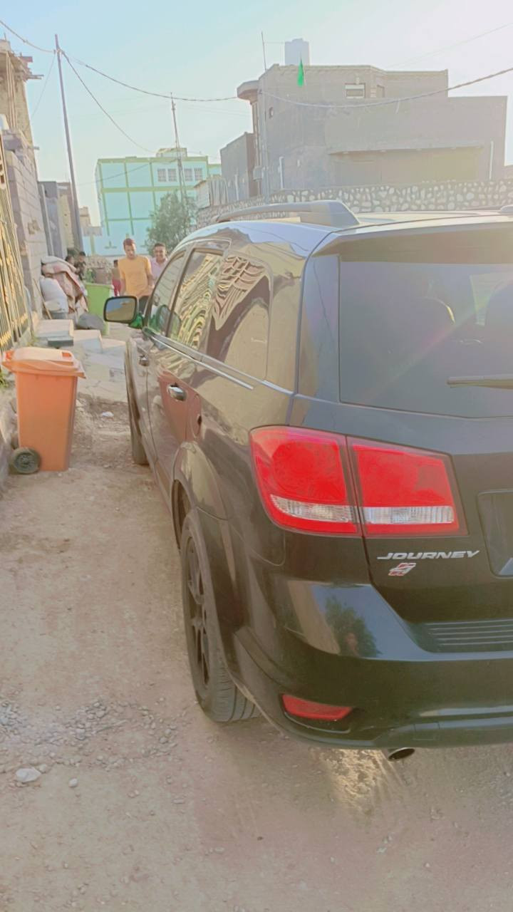 السلام عليكم
دوج جورني ستة سلندر فور ويل 2018 حادثهة غرق وبالعراق مصبوغ البنيد والدعامية بدون ضربة 
تبريد 3قطع سبعة راكب 
السعر 130 
هاتف ***********
