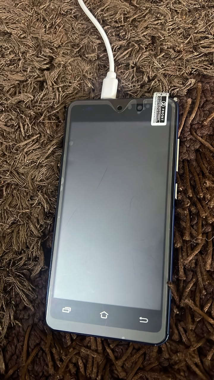 جهاز جديد غير مستخدم وياه كل ملحقاته الخلل بسوق بلي مااعرف إذا يفتح او لا اني ابيع هيج مثل ماهو الذاكرة 128 
وخطين ورام يصير اله 
السعر مع التوصيل 20 الف


**إذا كنت صاحب هذا الإعلان وتريد حذفه لأي سبب، رجاءا أرسل رسالة إلى الدعم الفني**