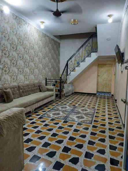 بيت في حي الشهداء شارع النص على ايدك اليمنى أول بيت مساحته 123 كونكريت السعر 180بي مجال الإستفسار الاتصال على الرقم  ***********
