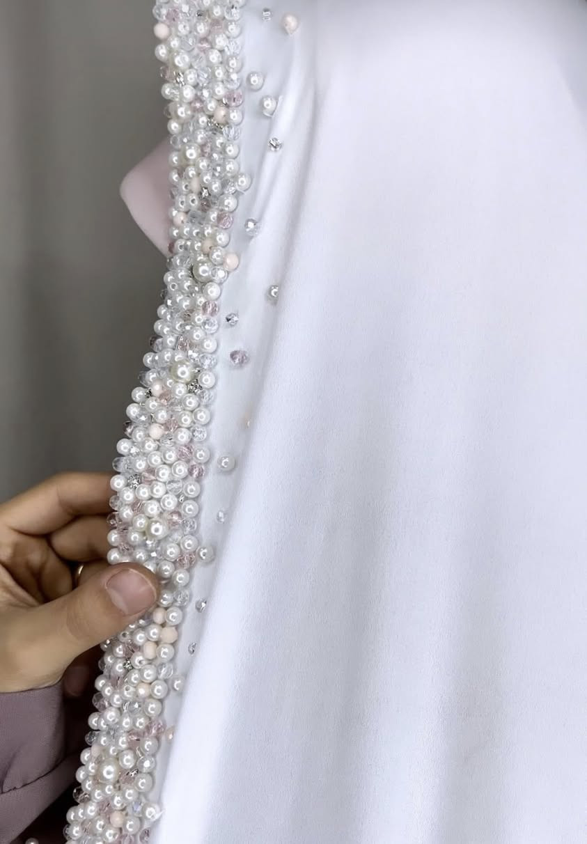 "فستان عقد أحلام ✨
واحد من أجمل وأرقى الطقمات🌾
التطريز بالجواهر يدوي كل تفصيل ينبض بالأناقة والرقي.
من الألف إلى الياء، كل حبة جواهر مخيطة يدويًا بدقة فائقة، لتمنح الفستان مظهرًا ناعمًا وفاخرًا.
الفستان ينسّق حسب مقاسك بالضبط، فلا تقلقي من المقاس أبداً ✅
القماش: كريب حريري خفيف ودافئ — مناسب لموسم العقد.

فستان عقد بجودة عالية وسعر ولا بالأحلام ✨  
الأسعار عندنا متفاوتة لكن متأكدة بتلاحظي فرق كبير عن باقي البیعات — قيمة فعلاً تستاهل!  
السعر يشمل الفستان، الربطة والچادر — باقة كاملة وبسعر خيالي 💫  
الجودة ممتازة والتصميم كله حسب ذوقِك: كلّو نفس اللون أو تلوين حسب رغبتِك، احنا بنفصل ونصمّم خصيصًا إلك وبأقل من الباقيين.  
حابّة تعرفي السعر؟  تواصلي واتساب 
لان كل مودل له مختلف

للحصول على السعر والمزيد من التفاصيل فقط واتساب


**إذا كنت صاحب هذا الإعلان وتريد حذفه لأي سبب، رجاءا أرسل رسالة إلى الدعم الفني**