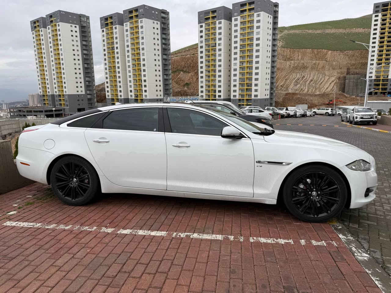 jaguar XJL 2013
بيع أو مراوس 
سيارة حيل نظيف مثل الشركة
بيع أو مراوس حسب القناعة
جاكوار XJL V6 - 2013
مكينة : 3000 سوبرجارج مرغوب
عدد الأميال:185 ألف كلمتر
سیارە فول مواسفات
ضرر: ما به أي ضربة بس باب سکن سبغ بدون دواخل

‎سيارة خليجية شركة سردار ضمان
گیر و مکینە بشرط
سیارة باسمي سنوية حتى 2024
رقم جديد  
و سيارة باسمي تحويل مباشر 
مکاني أربیل
ملاحظة / سيارة عليه غرامة 500$ نزل من سعر

***********
***
جاگوار XJL 
2013 
فرۆشتن یان گۆڕینەوە بە سەیارەیەک بە دڵم بێت
سەیارەکە لە سەر دەقی شەریکە ماوەتەوەV6
ماوەی ڕۆیشتن : ١٨٥هەزار کیلۆمەتر
بۆیاغ:دەرگای سەکن بی داخل
پستۆن: ٦ پستۆن
بزوێنەر: 3000 سوپەر چارج مەرغوب 
 
‎کامێرای دواوە - حەساس - گەرمکەرەوەی کوشن - سلاید - دیاریکرنی خێرایی - شاشە - کۆنترۆڵی پلەی گەرمی ئۆتۆماتیکی - ٦ پەڕەشووت - لایتی پێشەوەی زینۆن - لایتی پێشەوەی لید - کۆنتڕۆڵکردنی خزان - شاشەی داشبۆرد - ڕادار
سەیارەکە ڕادارە فول فول مواسەفاتە 
 شەریکەی سەردارە خەلیجیە 
زۆر لۆکە 
گێڕ و مەکینەی بە شەرت بەناو کردن بە شەرت بە ناوی خۆمە سەنەوی بەسەر چوەو رەقەم نویە 
تيبينى سياره كه 500$ غرامه ى له سه ره 
***********
گەر کڕیار نیت لە کاتم مەگەرەو نرخ تاقی مەکەروە السليمانية, العراق
