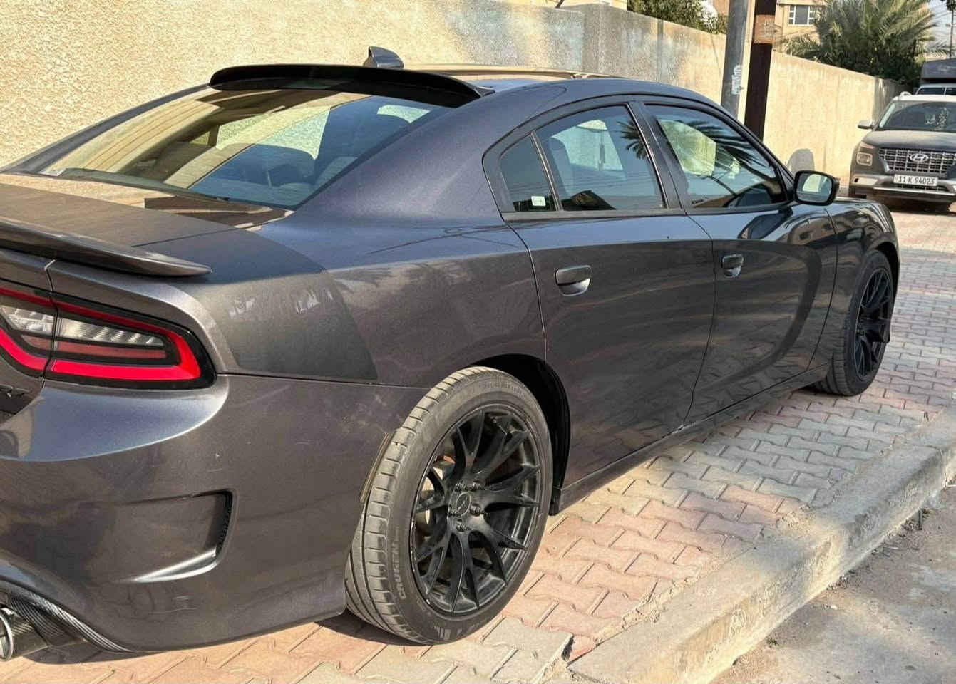 جارجر ٢٠١٦ SXT 
وارد كندي داخله كلين تايتل وهنا صار بيها حادث خلفي بسيط 
وصور حادث موجوده 
ماشيه ١٣٢ الف كيلو 
السياره محدثه SRT 
ويل SRT اصلي مال موديل ٢٠١٦
تايرات مارشل 
بنيد فافون SRT اصلي 
شاشه محدثه CAr play مال موديل ٢٠٢٢
داخل كاربون فايبر 
دفيوزر كاربون فايبر 
شفقه جامه كاربون فايبر 
حلوك الصالنصات كاربون فايبر 
اويل كاج كان 
سقف رولز رويس من دبي ستار
السعر ١٧.٥٠٠ دولار وبيها مجال ان شاء الله 
لاستفسار :***********
واتساب او اتصال
