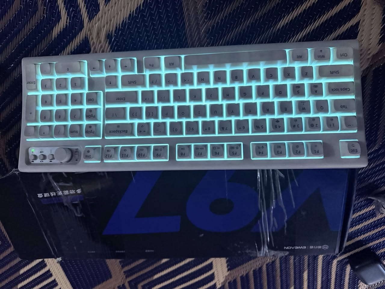 كيبورد فحم هو كدامكم شغال بس ماعدي حاسبه افحص دكم فحمممم خلي سعر وبالعافيه عليك


**إذا كنت صاحب هذا الإعلان وتريد حذفه لأي سبب، رجاءا أرسل رسالة إلى الدعم الفني**