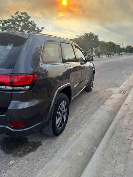 جيب بلاك توب 2018
السيارة بدون صبغ دعامية فقط
كير محرك صدر تبريد كفالة
سونار او صور الحادث بل منشور
مواصفات
فتحة 
داخل جلد وكهرباء 
صندوق كهرباء 
دفع رباعي 
ليد امامي خلفي 
شاشة كبيرة 
السعر 215 وبيها مجال بسيط
***********
