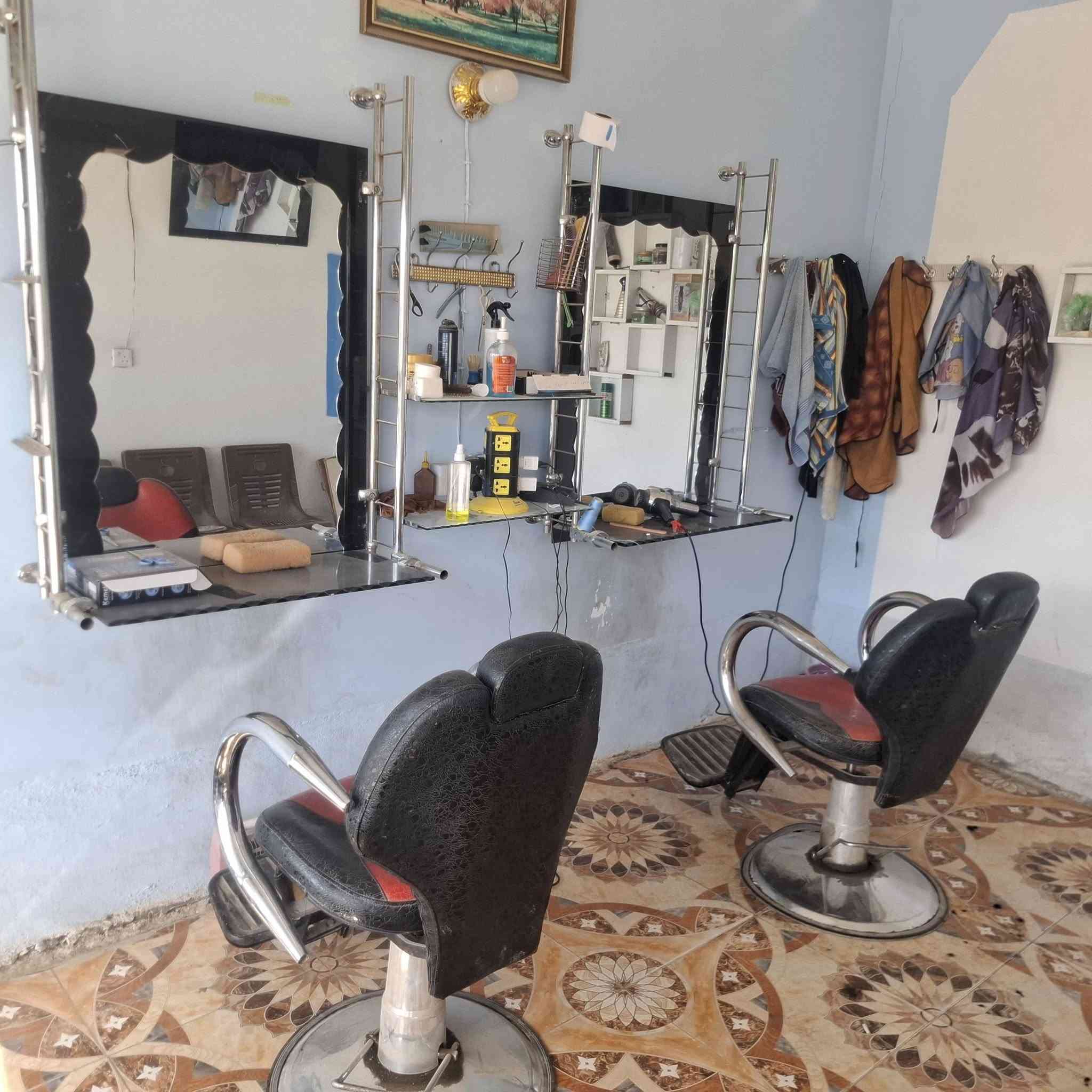 السلام عليكم 

محل حلاقه للايجار  جاهز 
موقع المحل طريق شارع الكريعات نهايه حي الشهداء 
محلات عدنان الكريعي 
للاستفسار الاتصال ع الرقم ***********
***********
