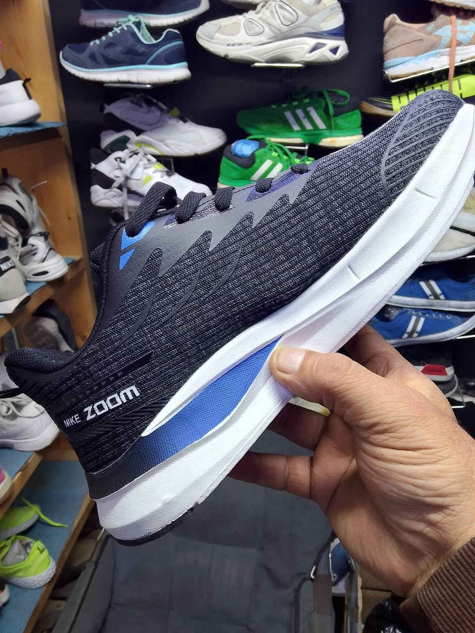 قطعه ولا اروع نايك زوم تخبل خفيفه نظافه فول
القياس..45
طول القدم.29سم
المنشأ..ڤيتنامي
سعر القطعه.. فقط 30الف فقط 30الف
توجد خدمة توصيل كل المحافظات 
للحجز.راسلنا واتس اب وماسنجر عله الرقم ***********ابو حيدر
