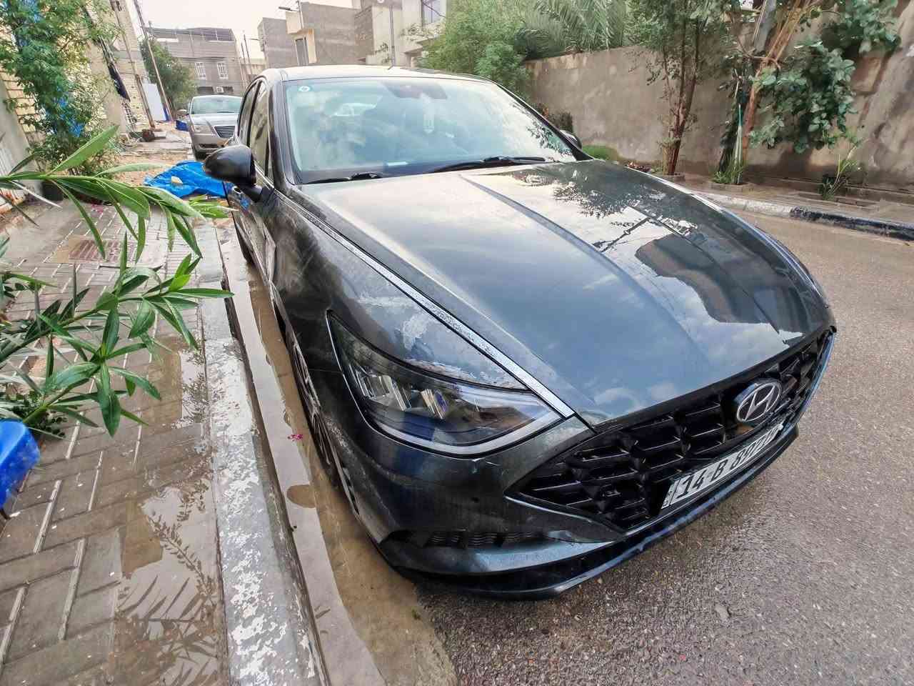 السلام عليكم سوناتا هايبرد بلو2021  وارد امريكي (هايبرد كهرباء بانزين)  
السيارة هايبرد وارد امريكي مو تكسي دبي  بأسمي تحويل مباشر و هزة جديدة رقم بصرة لونها اسود كحلي السيارة حادثها بجم مبدل بنيد فقط الجاملغات تصليح طاك ايرباك الستيرن والارجل السيارة كير محرك مكفول بيها ملاحظات بالبدي موجودات بالصور السيارة نظيفة ما بيها نواقص بيها دوشمة و ارضية جلد محركات 2000 دوش هايبرد و كيرها at 6 نمر كلش اعتمادية وقوية ماشية150 الف كيلو متر 
للبيع بسعر 140ورقة وبيها مجال او مراوس مع سعر اقل لان محتاج فرق . 
رقمي *********** متوفر وتساب واتصال اقره تفاصيل المنشور عنواني بصرة 
ملاحظة . صور الحادث موجودة بالمنشور والسيارة بيها سونار قبل ٨ اشهر مسوي .
