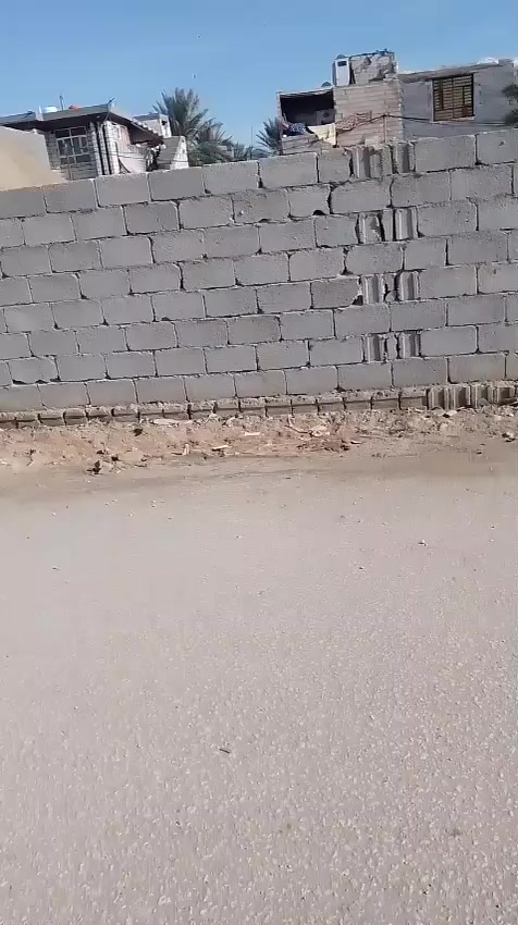 بلاش بلاش
350 متر حي الزهراء الحر الصغير كافة الخدمات السعر ب 120 مع المجال 
***********
