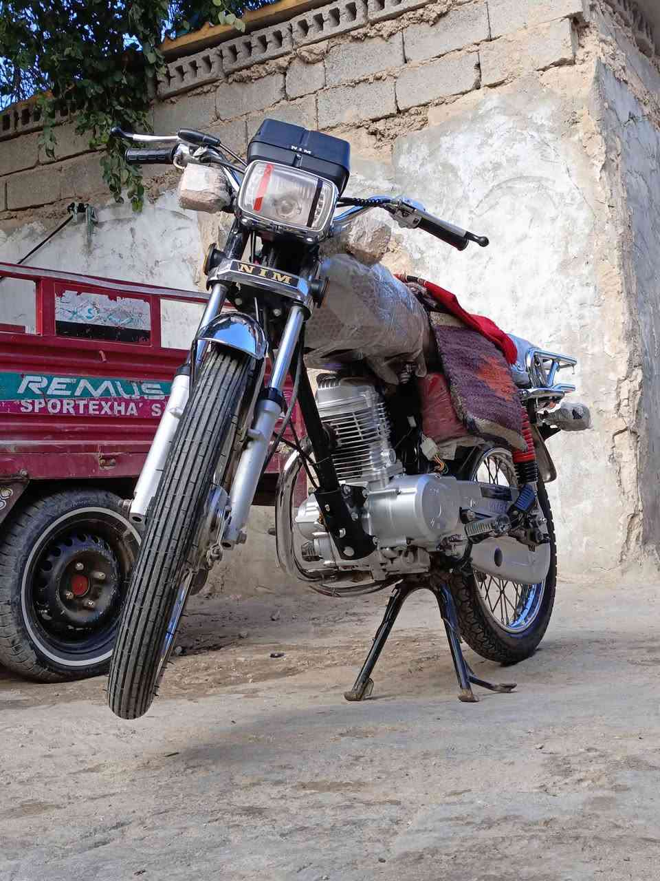 سلام عليكم دراجه نامه موديل 2023 والله دراجه نضيفه دراجه كدام لعين وراق سكنر والسعر خاص تخل ودلل وهذا رقم ***********
