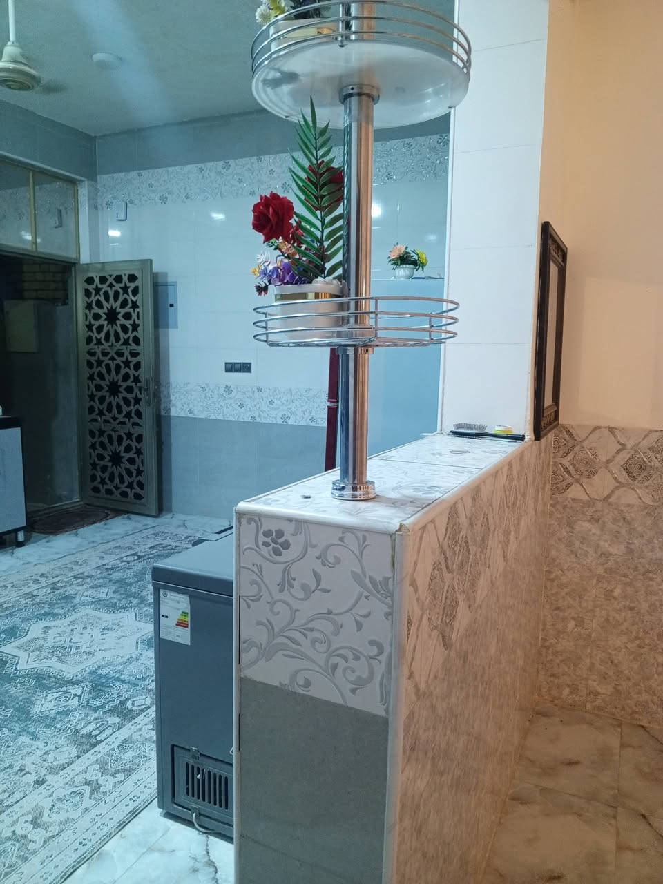 سلام عليكم بيت مجمع بيتي 2مساحه 200 مترمقابيل مجمع السلطان فرع مدرسه كنوز المعرفه يتكون من غرف 2أستقبال مطبخ حار وباردمفتوح ع صاله منور عدد2 صحيات عدد 2 سند حر الااستفسار ***********
