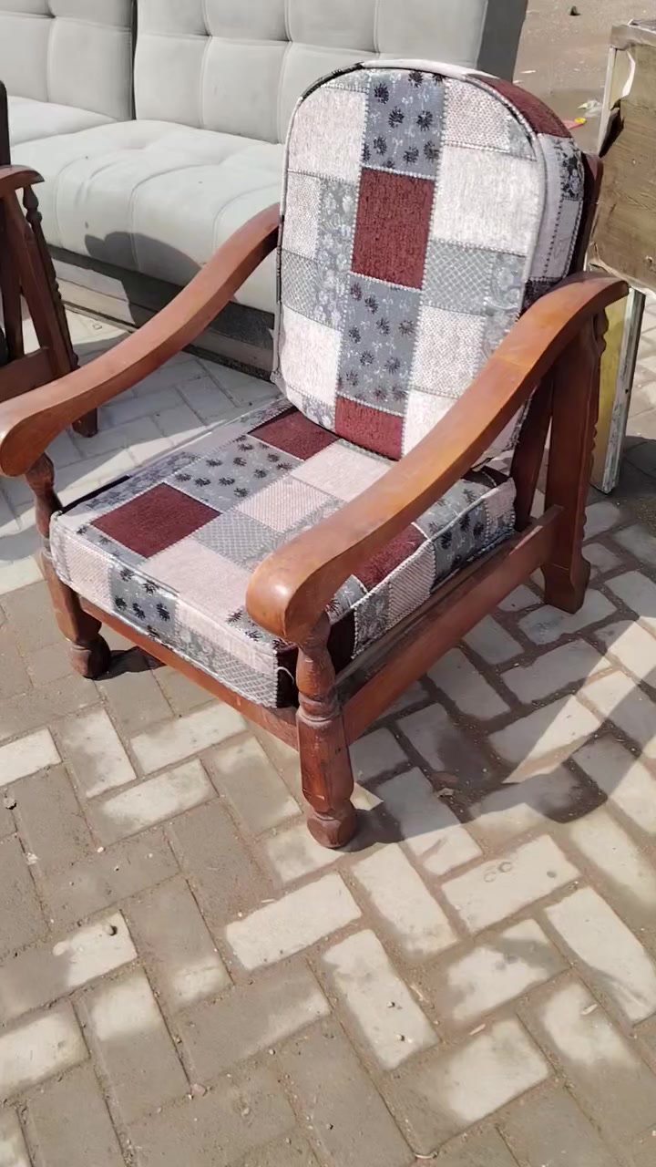 سلام عليكم تخم ٨ مقاعد اثنين قنفات واثنين كراسي   نظيف جدا بسعر مناسب ***********.وات ساب
