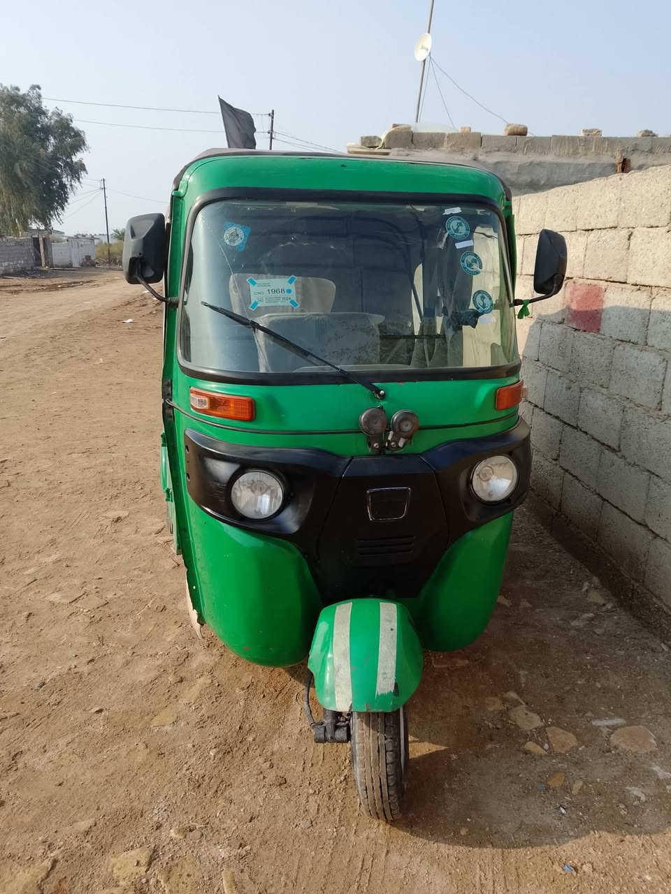 سلام عليكم تكتك موديل 2021 رقم وسنويه بصره هزه جديده يعني بس راعيه يبصملك شرط التحويل تخم تاير جديد لا
تنقيص ولا تبخير ولمكينه مامفتوحه تكتك 
مستعجل عله بيعته 6500 وبيه مجال 
جاهزه للشغل مكاني واسط العزيزيه 
للتواصل ***********
